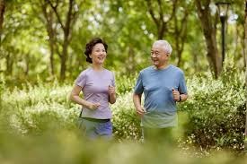 详解棒球规则中的“投手违例”定义及其对跑垒员进垒的补偿逻辑